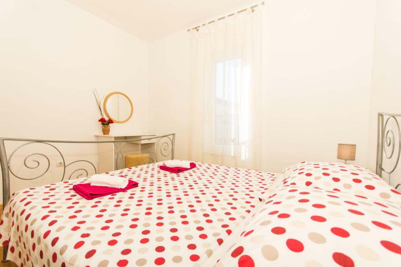 Apartman Ruza Apartamento Trogir Exterior foto